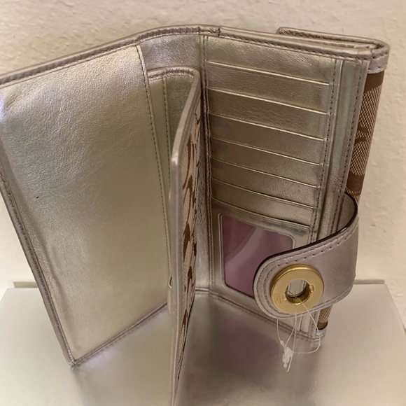 Coach wallet with turn lock closure with gold Trim - Picture 6 of 8